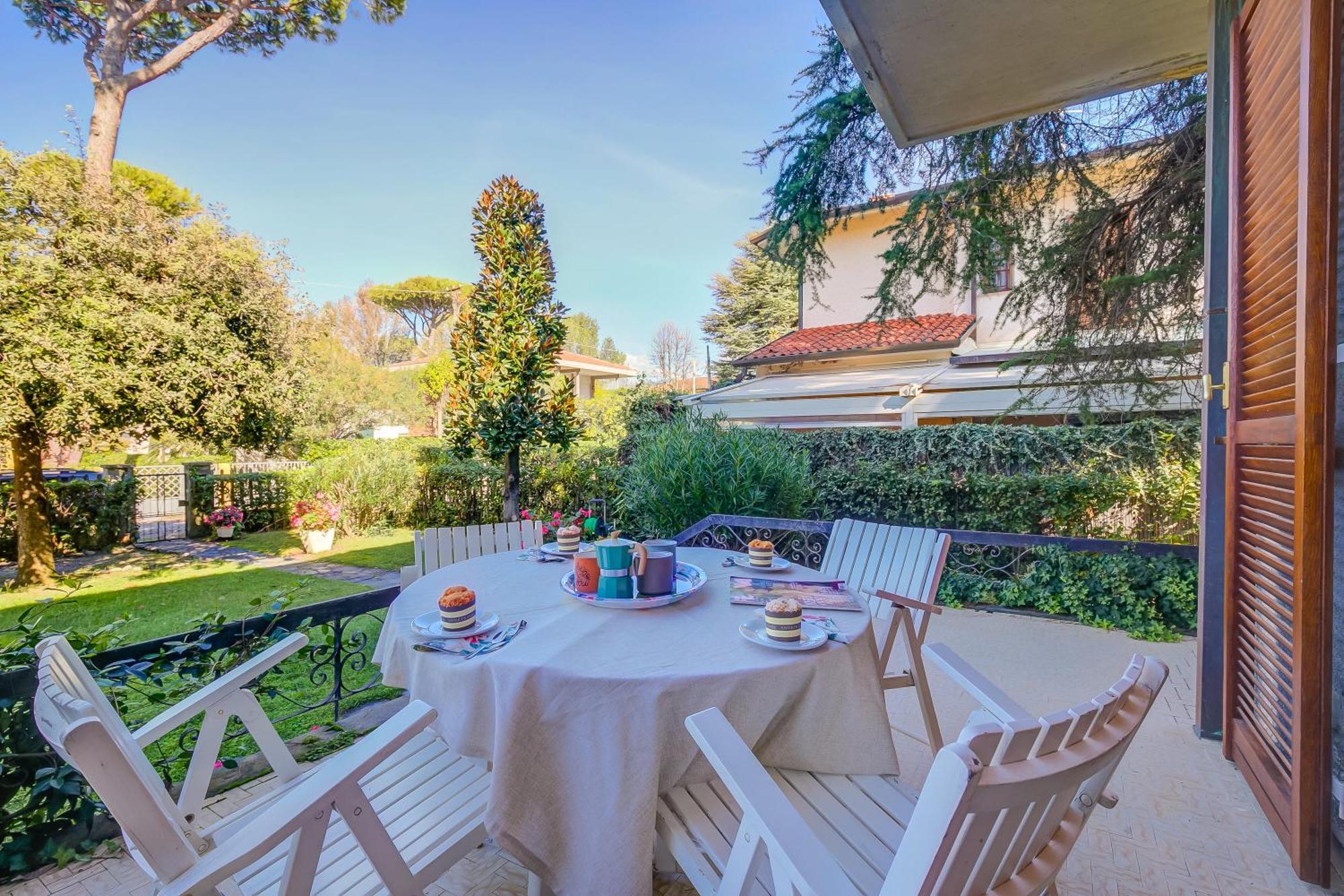 Casa Maddalena Al Mare 600M From Sea - Happy Rentals Marina di Pietrasanta Extérieur photo