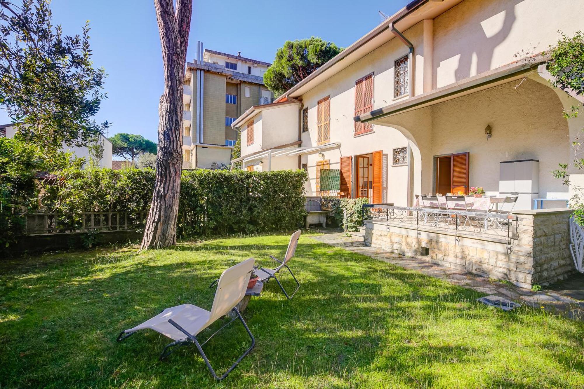 Casa Maddalena Al Mare 600M From Sea - Happy Rentals Marina di Pietrasanta Extérieur photo