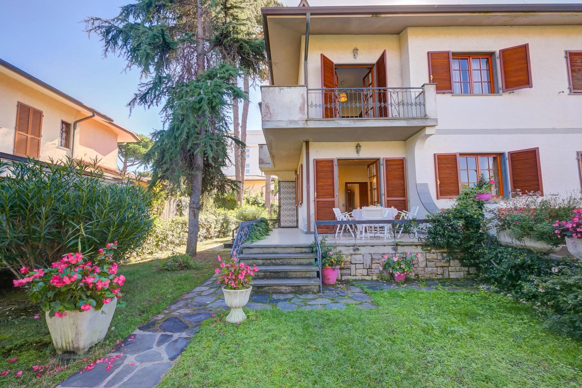 Casa Maddalena Al Mare 600M From Sea - Happy Rentals Marina di Pietrasanta Extérieur photo